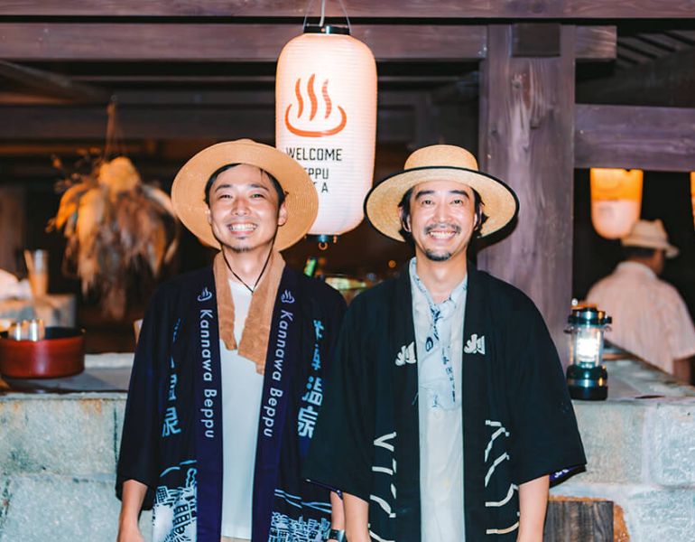 安波さん(左)・稲垣さん(右)が中心となって月1回行なわれる湯けむりBAR