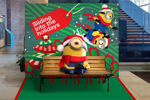 ユニバーサル・スタジオ・ジャパンのオフィシャルホテルホテル ユニバーサル ポート、ホテル ユニバーサル ポート ヴィータにてパークの人気者、ミニオンたちがクリスマスの装い