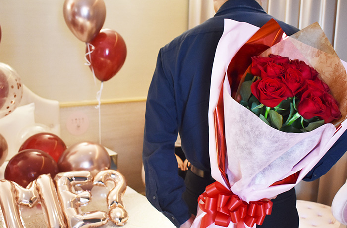 聖なる夜、12本の薔薇「ダズンローズ」がふたりの未来を結ぶ。1日1室限定「クリスマスプロポーズプラン」本日より販売