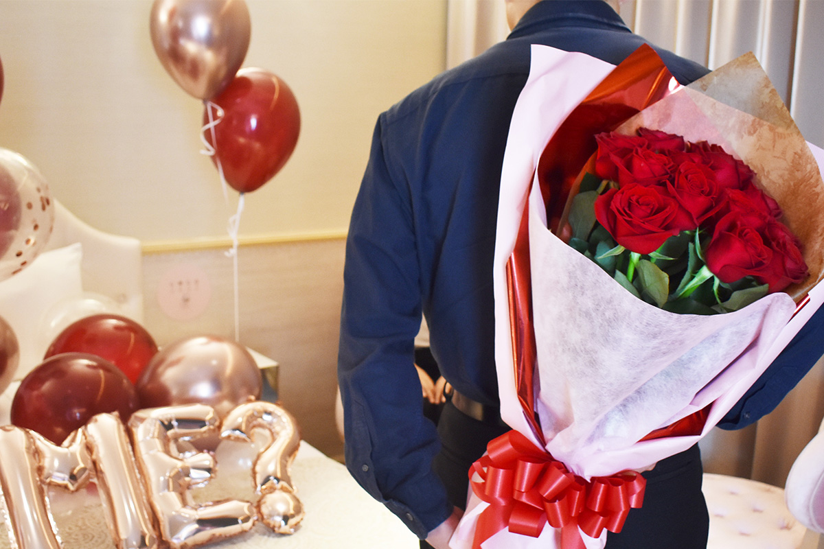 聖なる夜、12本の薔薇「ダズンローズ」がふたりの未来を結ぶ。1日1室限定「クリスマスプロポーズプラン」本日より販売