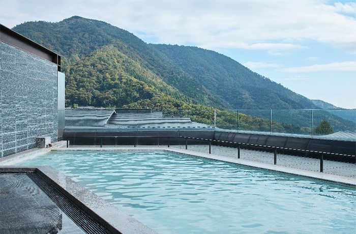 「めでたいこと、佳きことが、久しく続くように」“Key to the KARAKU” 二つの佳ら久を巡る滞在