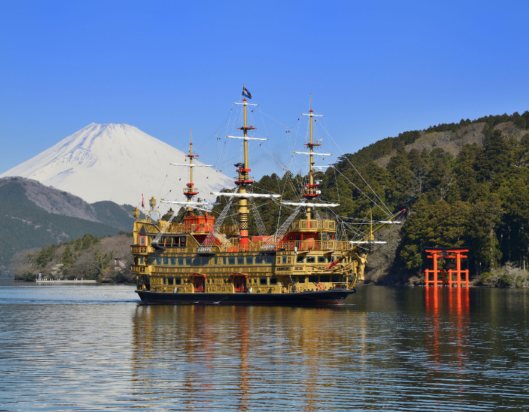 ▲芦ノ湖　箱根海賊船　＜画像提供：箱根観光船＞